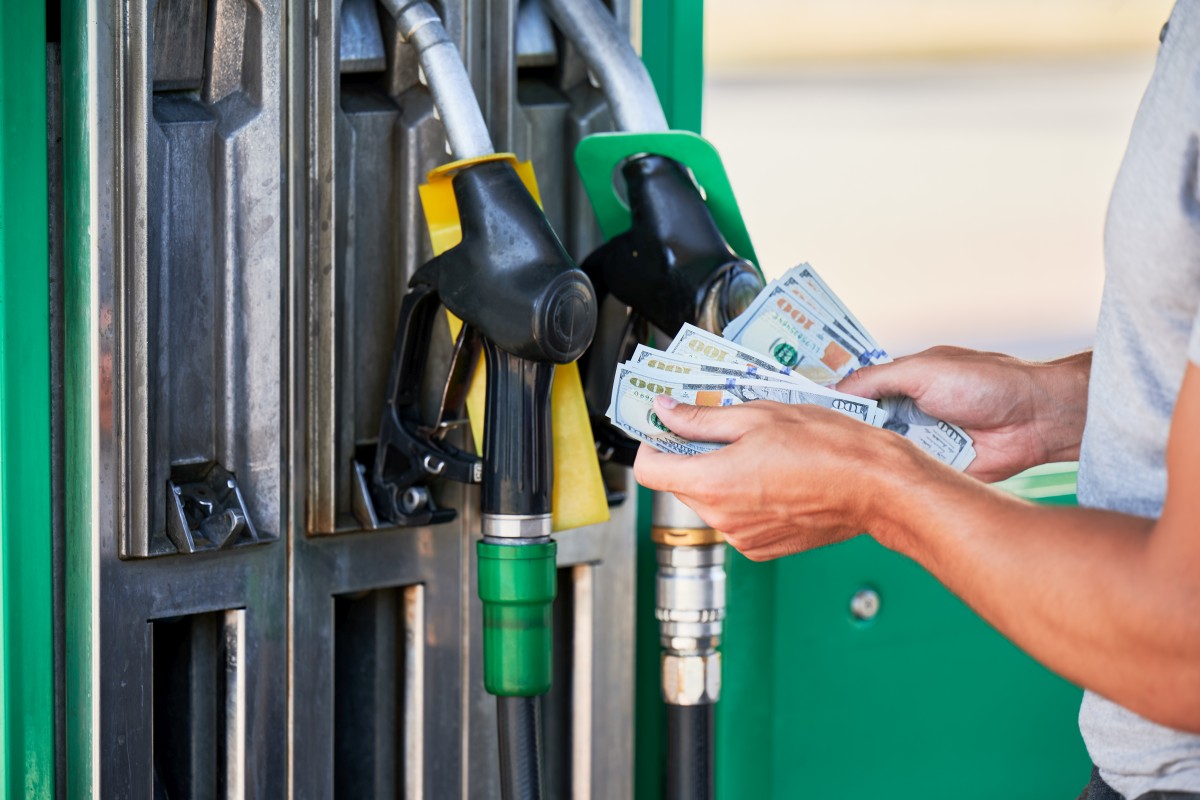 Drogie paliwo – od czego zależy cena paliwa
